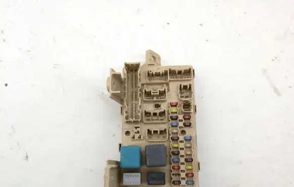 Toyota Avensis Verso Fuse box set 82641CA010F