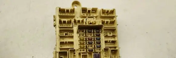 Lexus IS 200-300 Fuse module 8922153050