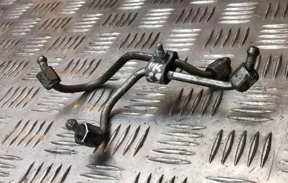 Toyota Auris 150 Fuel injector supply line/pipe 
