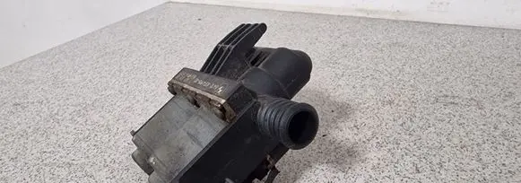 BMW 5 E39 Coolant heater control valve 64128374995