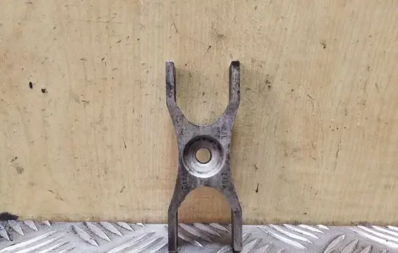 Volkswagen PASSAT B8 Fuel Injector clamp holder 04L216A