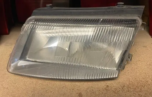 Volkswagen PASSAT B5 Headlight/headlamp 14742500