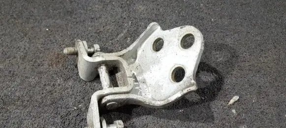 Mitsubishi Space Star Rear door lower hinge