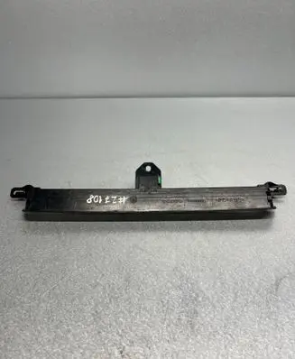 Volvo XC70 Third/center stoplight ---