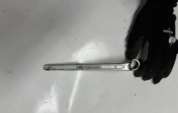 Mercedes-Benz 190 W201 Wheel nut wrench 2015810036