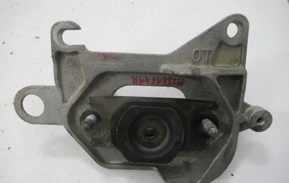 Renault Kadjar Engine mount bracket 112221641R