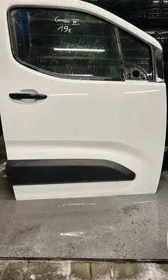 Opel Combo E Front door