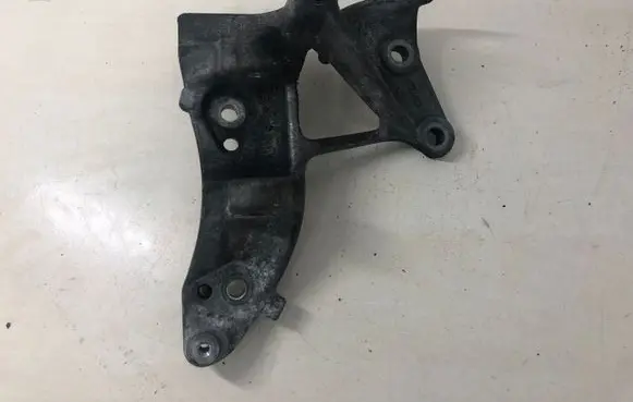 Peugeot 308 Generator/alternator bracket 9653249480