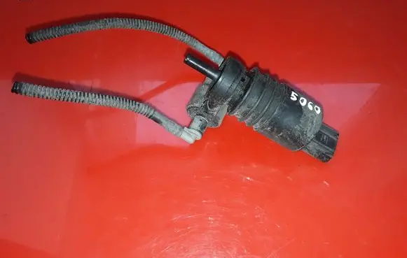Volkswagen Golf V Windscreen/windshield washer pump NOCODE