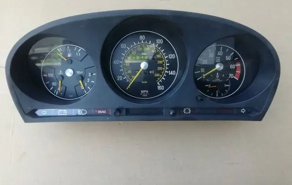 Mercedes-Benz SL R107 Speedometer (instrument cluster) 1075423701