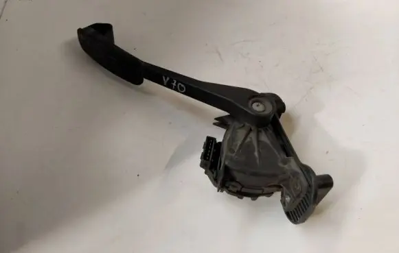 Volvo V70 Accelerator throttle pedal 9496822 00776922