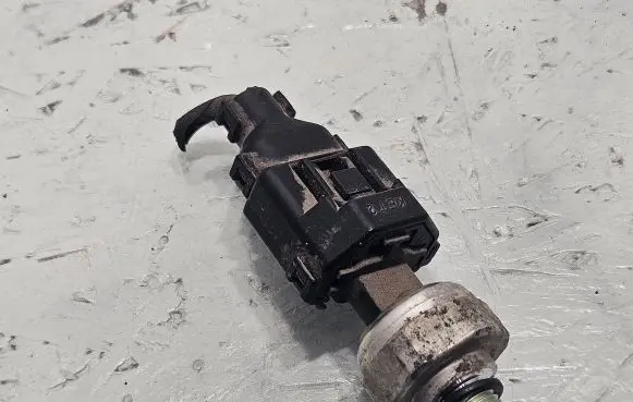 Hyundai i30 Air conditioning (A/C) pressure sensor MG633119
