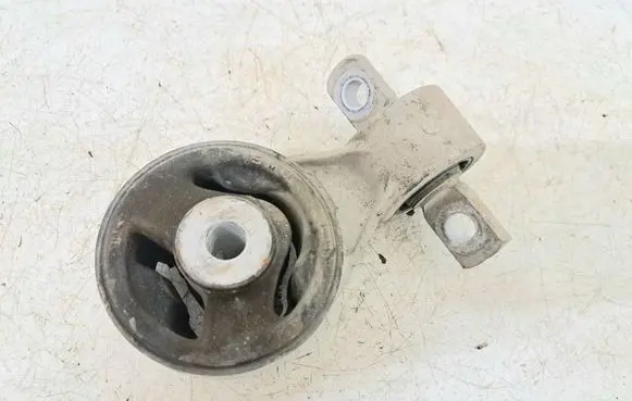Engine mount bracket