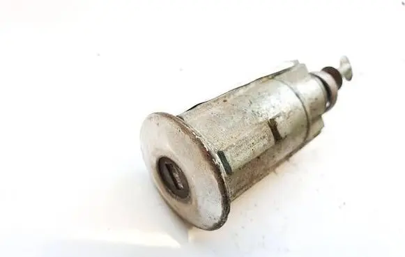Mitsubishi Colt Front door lock (next to the handle) 