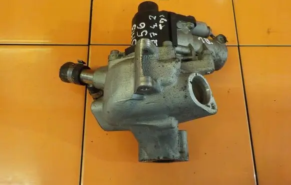 Audi Q7 4L EGR thermostat 057131501E