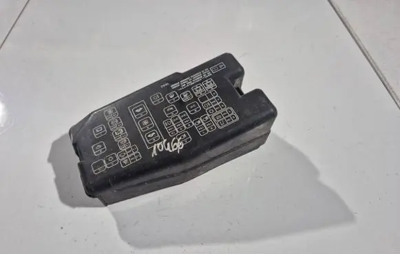 Mitsubishi Galant Fuse box cover 