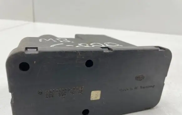 Mercedes-Benz C W204 Central locking vacuum pump 2028001448