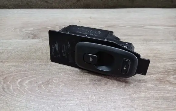 Volvo S60 Electric window control switch 30739981