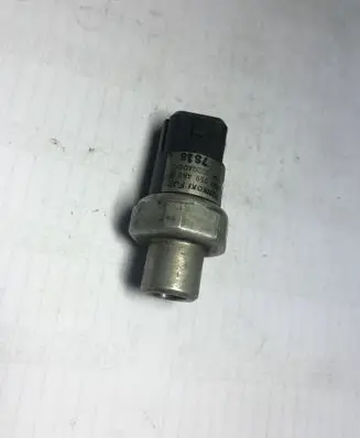 Skoda Superb B5 (3U) Air conditioning (A/C) pressure sensor 8D0959482B