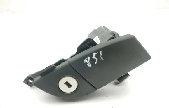 Hyundai Santa Fe Glove box lock 845422W900