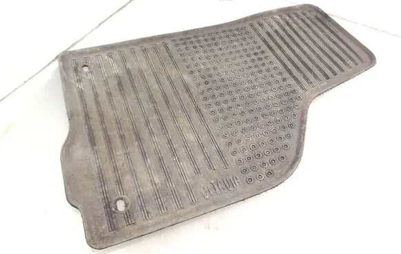 Skoda Octavia Mk2 (1Z) Front floor mat 1Z1862436