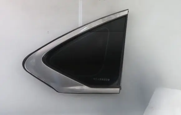 Infiniti M Rear side window 