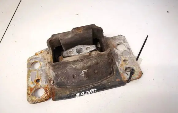 Volvo V50 Engine mount bracket 6g917m121bc 6g91-7m121-bc