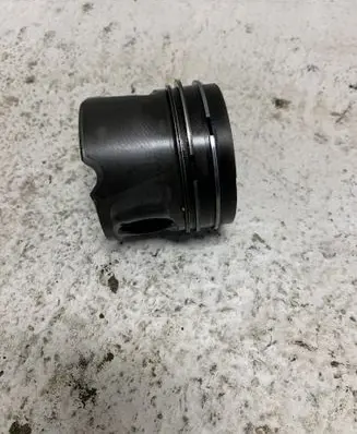 Land Rover Discovery 3 - LR3 Piston 5R8Q 5R8QAC