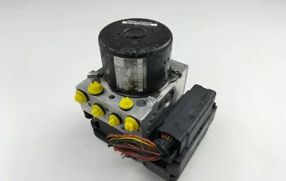 Volkswagen Golf VI ABS Pump 1K0614517BJ 1K0907379AN