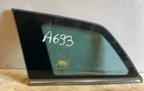 Opel Astra H Rear side window E000190