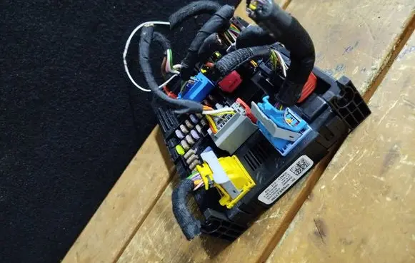 Citroen Berlingo Fuse box set 9853734980