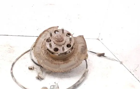 Honda FR-V Rear wheel hub spindle/knuckle