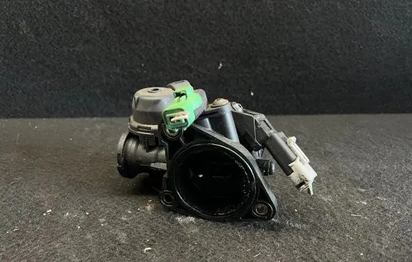 Ford C-MAX I Throttle body valve 9647474880