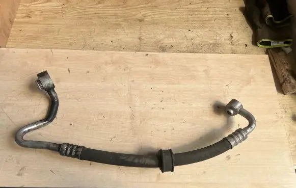 Volkswagen PASSAT B5.5 Air conditioning (A/C) pipe/hose 3B0260704N