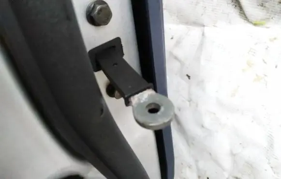 Mitsubishi Carisma Rear door check strap stopper