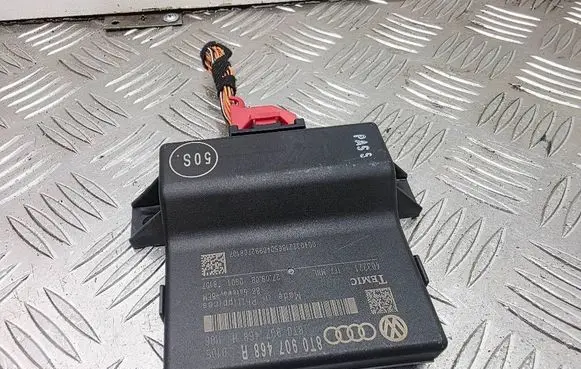 Audi A4 S4 B8 8K Gateway control module 8T0907468R