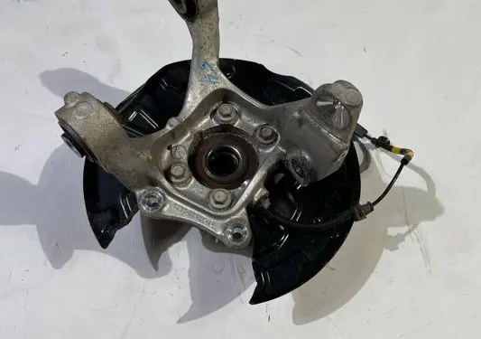Lincoln Continental Rear wheel hub spindle/knuckle G3GC-5B758-A