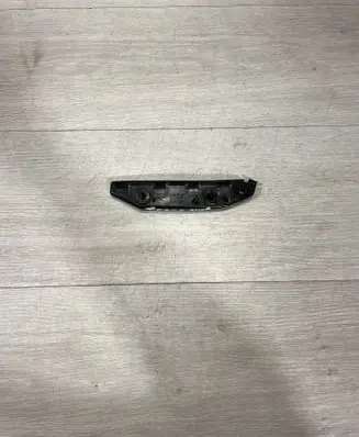 Front bumper mounting bracket