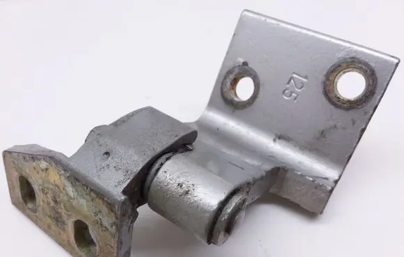 Peugeot 406 Rear door lower hinge