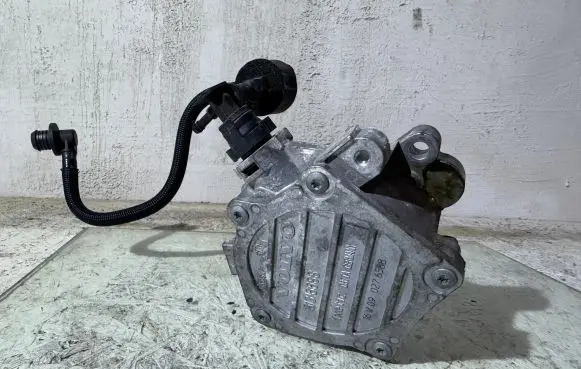 Volvo V40 Vacuum pump 31316688