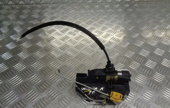 Opel Insignia A Front door lock