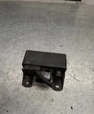 Mercedes-Benz E W211 Glow plug pre-heat relay 51799029
