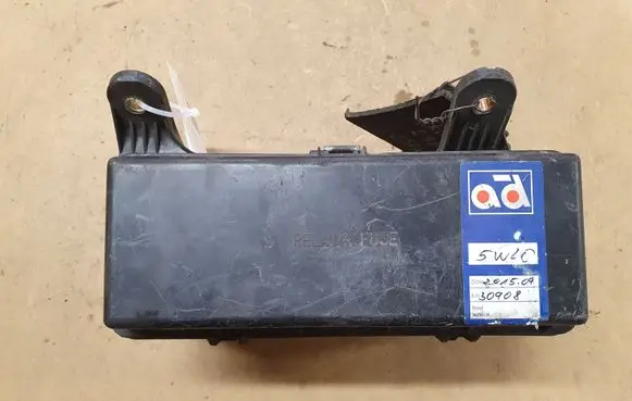 Toyota Previa (XR30, XR40) II Fuse module 8267228040