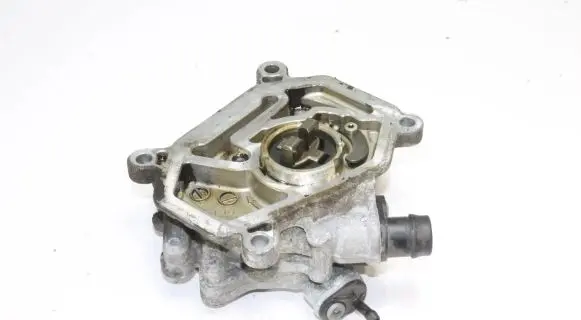 Mercedes-Benz A W176 Vacuum pump A1331800401