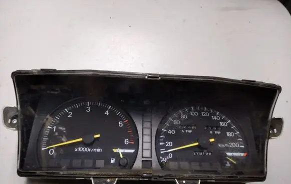 Mitsubishi Galant Speedometer (instrument cluster) MB521506 2578001173