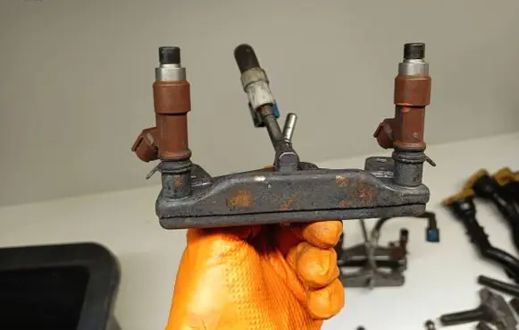 Subaru Outback Fuel injectors set 146013201