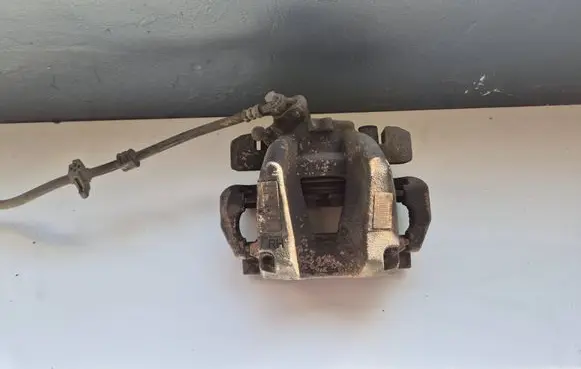 Opel Combo E Front brake caliper 9829522080
