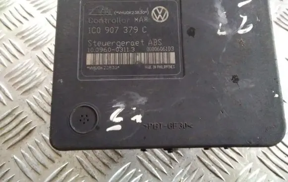 Volkswagen Golf IV ABS Pump 1C0907379C 10096003113 1J0614117E