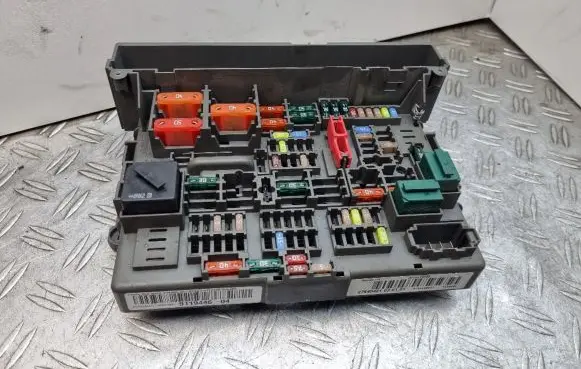 BMW 1 E81 E87 Fuse module 9119446