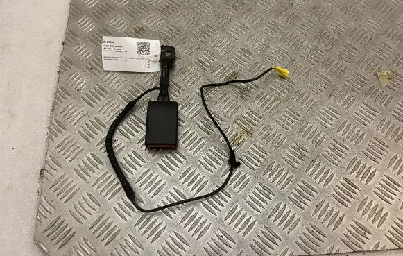 Mercedes-Benz GL X166 Front seatbelt buckle A1668600169